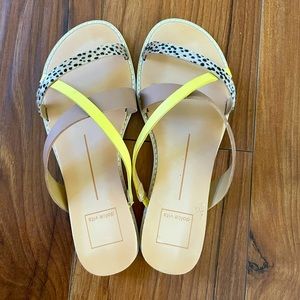 (New) Dolce Vita flat Sandal size 6.5